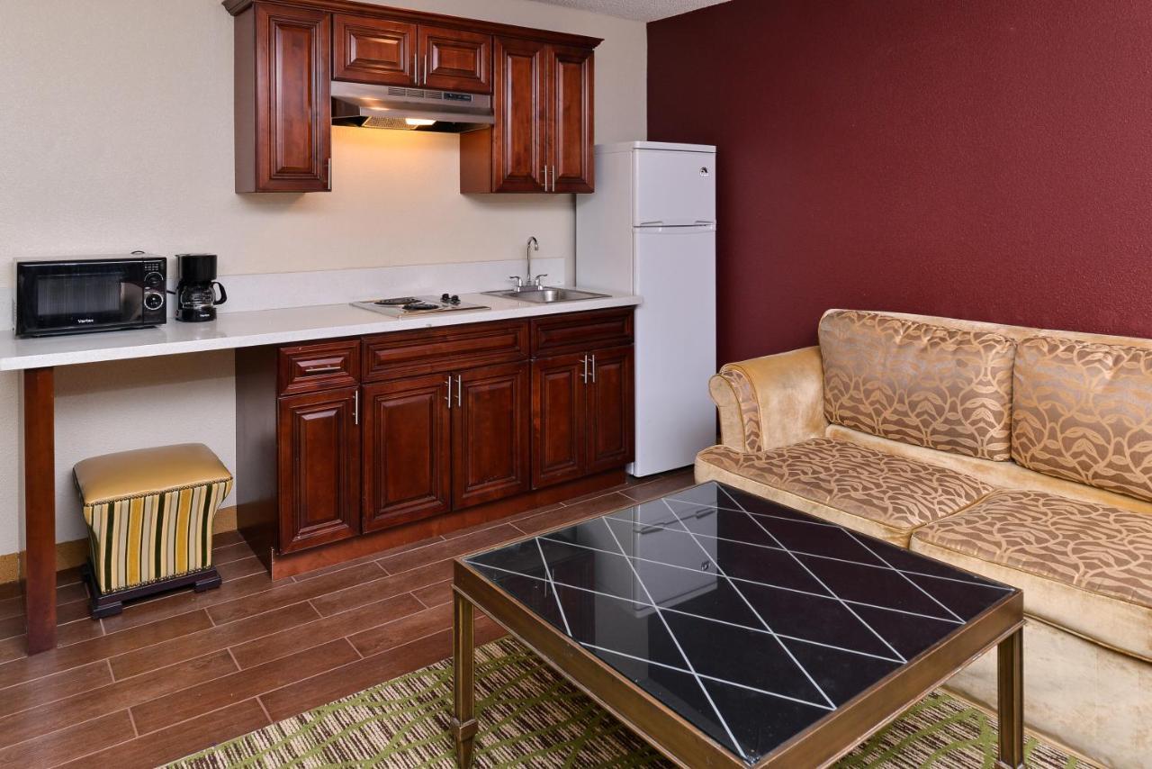 Fresno City Inn Hotel 2*